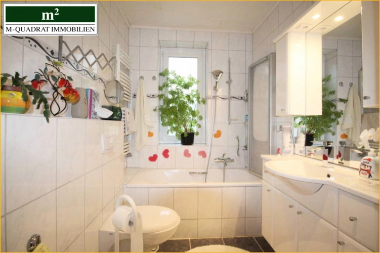 Modernisiertes Wannen-Duschbad