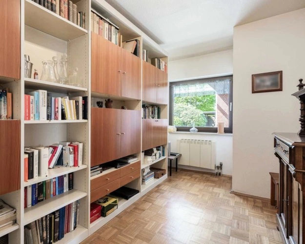 Erstes Schlafzimmer