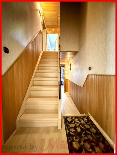 Treppe ins 1. OG