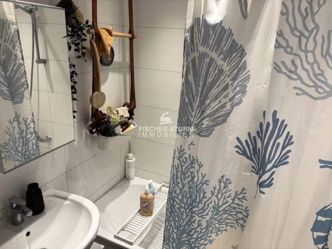Bad mit Wanne
