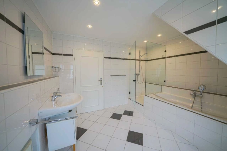 Badezimmer 1. OG