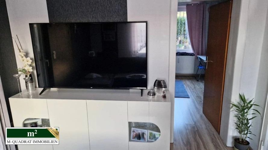 Wohnzimmer mit Blick ins Kinderzimmer EG