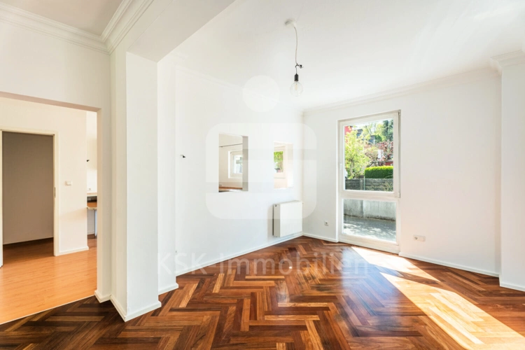 Esszimmer mit Blick in die Küche Erdgeschoss