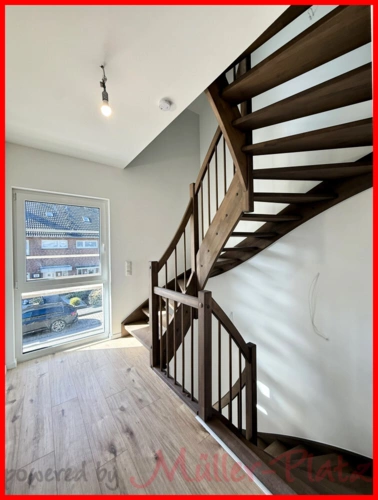 Flur/Treppe ins DG