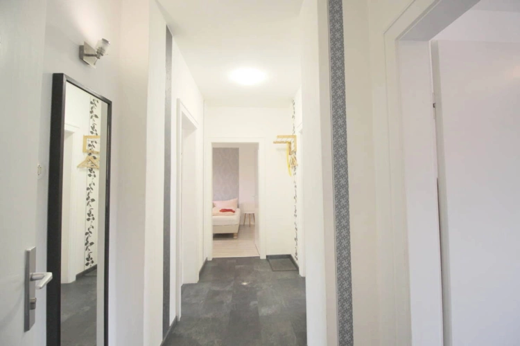 Blick in den Flur EG-Wohnung