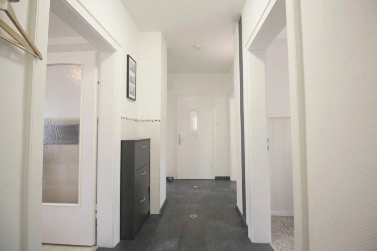 Flurblick auf Eingangsbereich EG-Wohnung