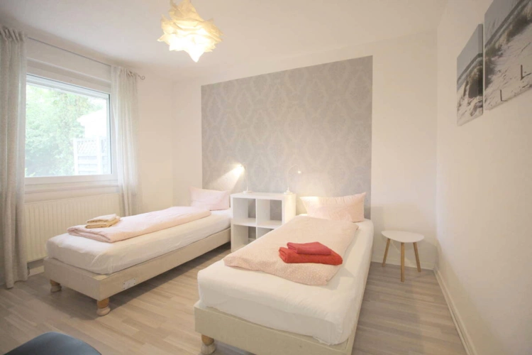1. Schlafzimmer EG-Wohnung