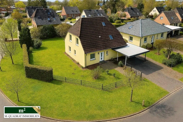 Vogelperspektive EFH mit Doppelcarport