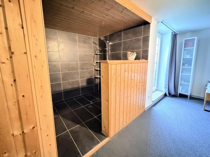 Duschbereich im Souterrain