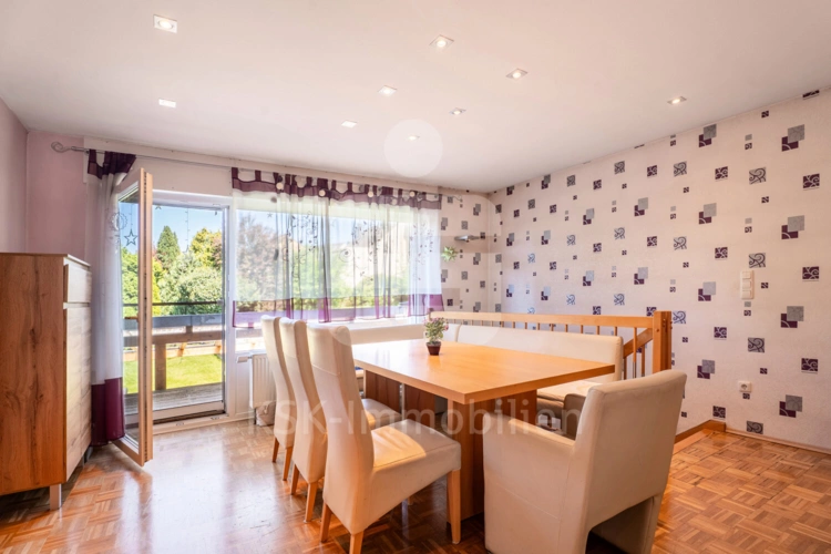 https://www.ksk-immobilien.de/immobilien/vielseitiges-einfamilienhaus-mit-drei-wohneinheiten-und-grossem-grundstueck-in-attraktiver-lage-152765/