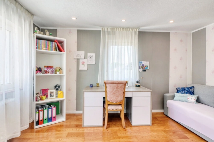 Kinder-/Arbeitszimmer