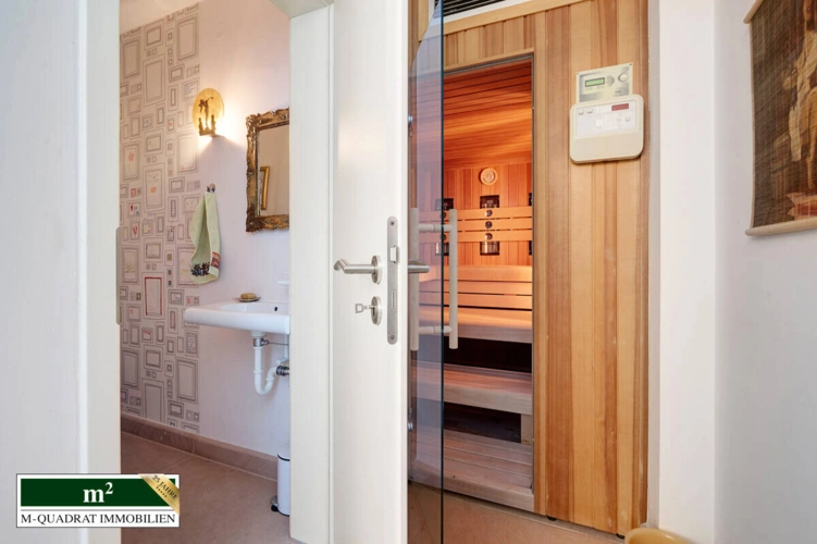 WC und Sauna im Poolhaus