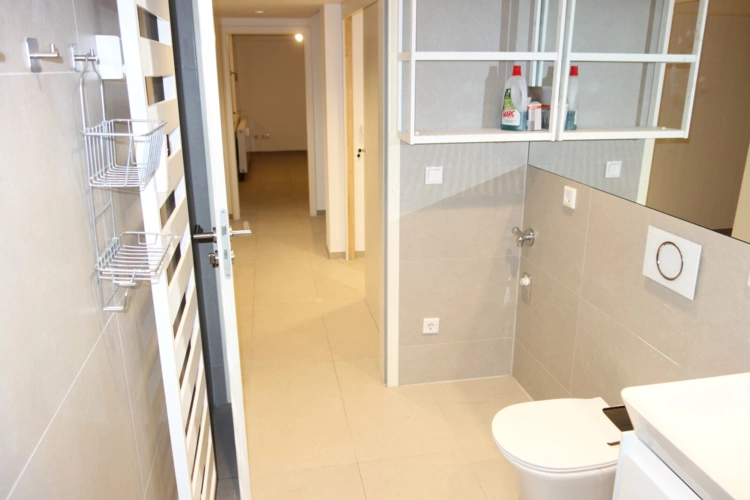 Badezimmer ebenso