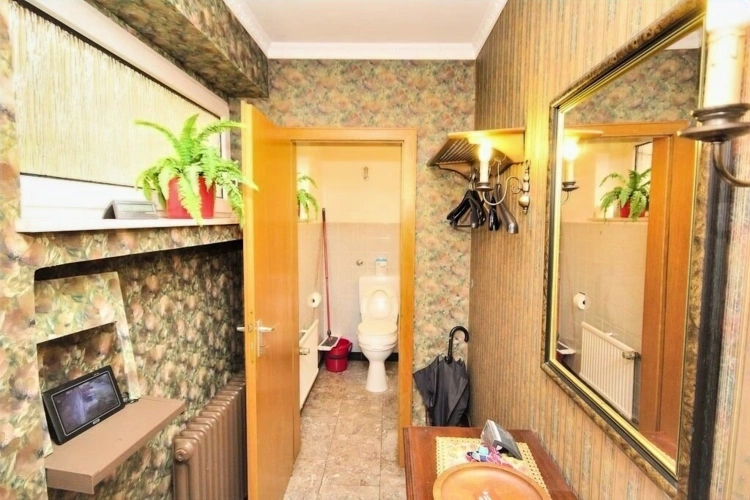 Garderobe und Gäste WC
