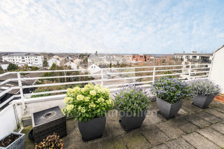137308 Balkon mit Ki überarbeitet