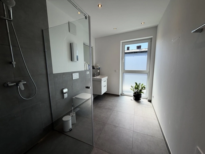 modernes Duschbad