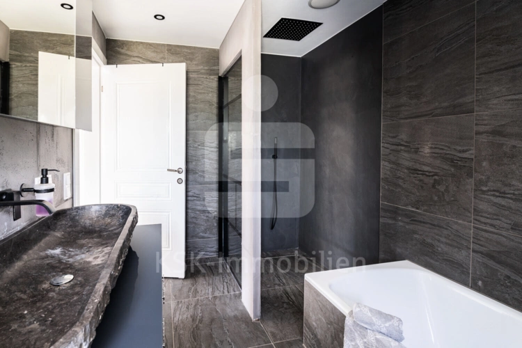 Badezimmer Dachgeschoss