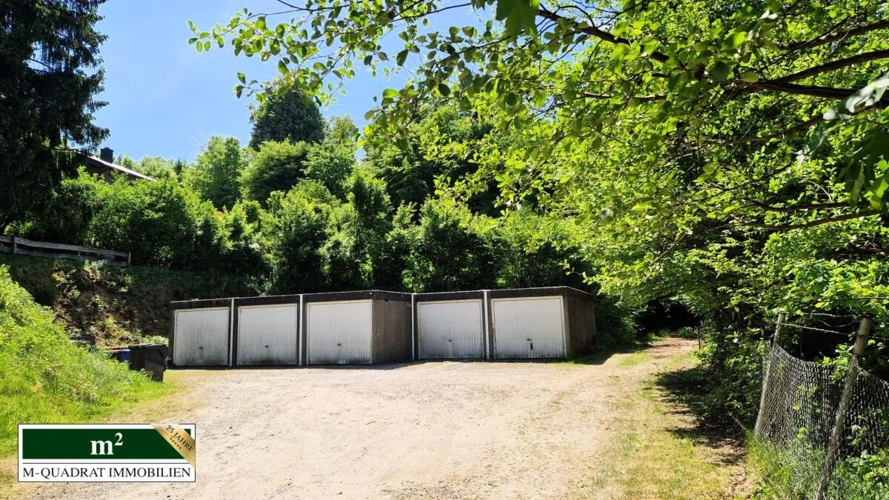 Garagen und Stellplätze