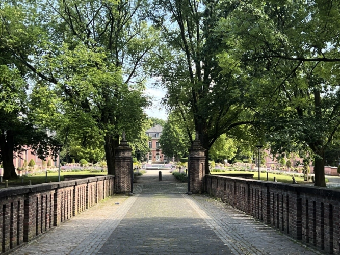 Zufahrt Schloss Wickrath