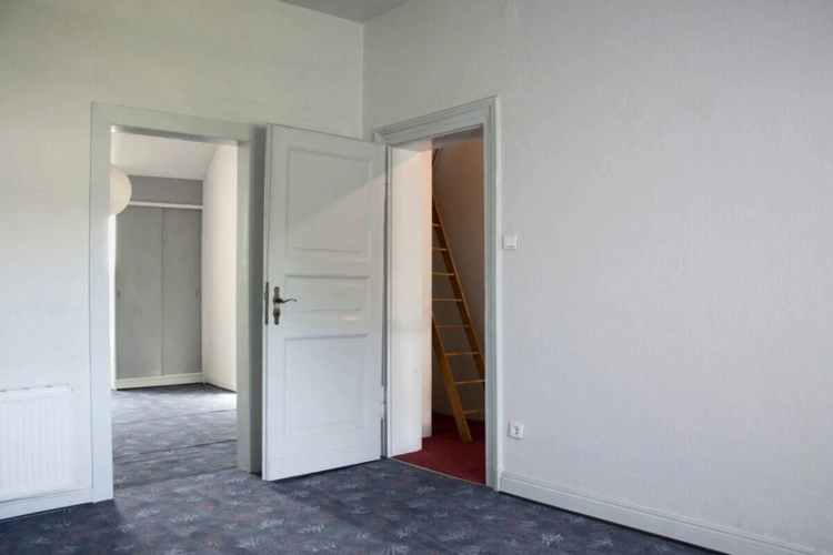Schlafzimmer + Sicht zur Diele