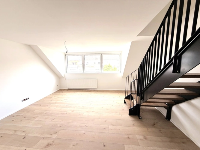 Wohnzimmer mit Treppe