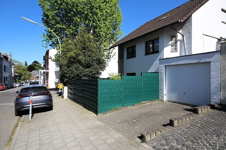 Straßenansicht