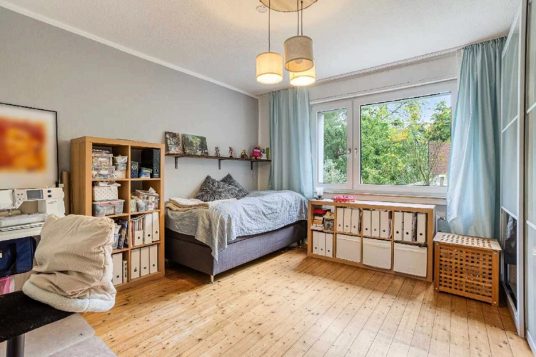 Schlafzimmer (EG)