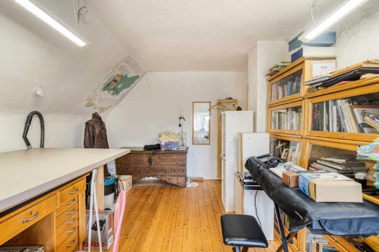 Büro (DG)