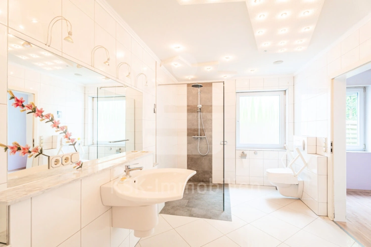 Badezimmer im Erdgeschoss