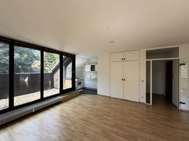 Wohnzimmer mit Balkon