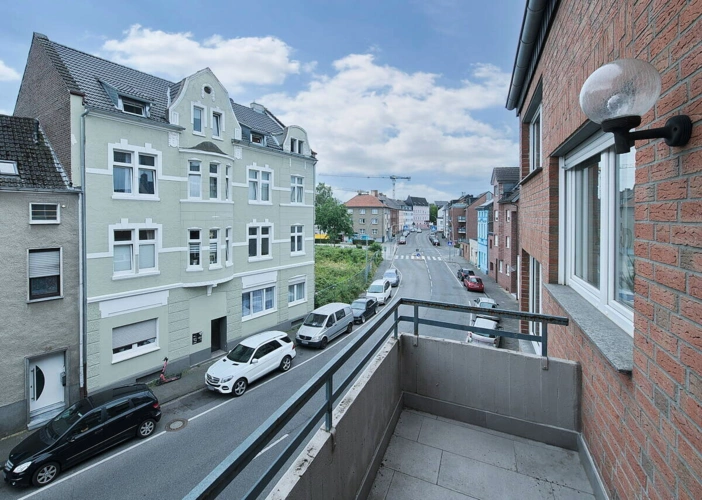 Balkon Strassenseite