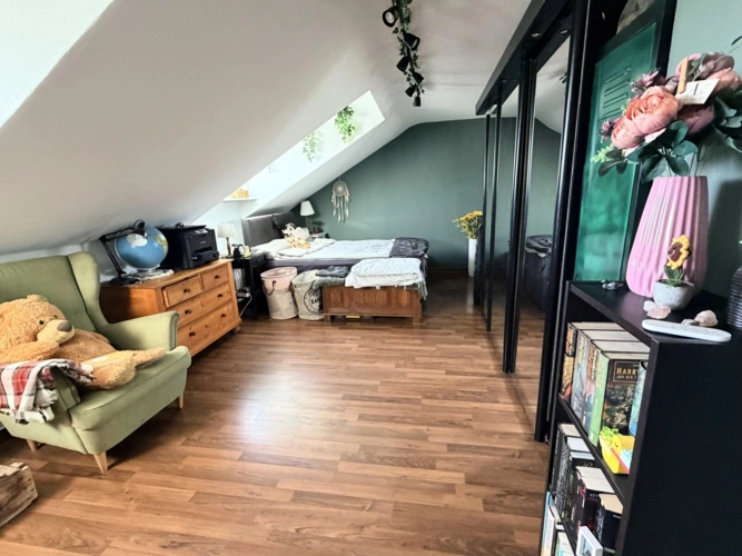 Schlafzimmer, DG