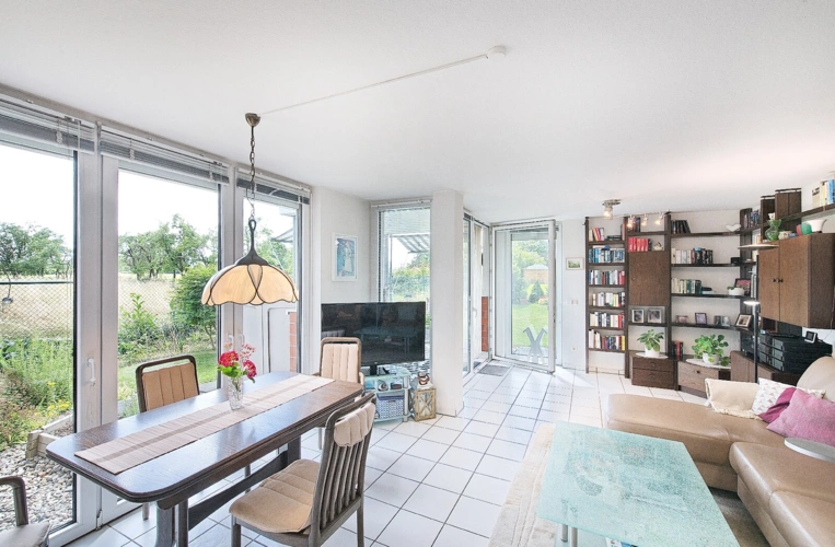 Wohnzimmer Blick zur Terrasse