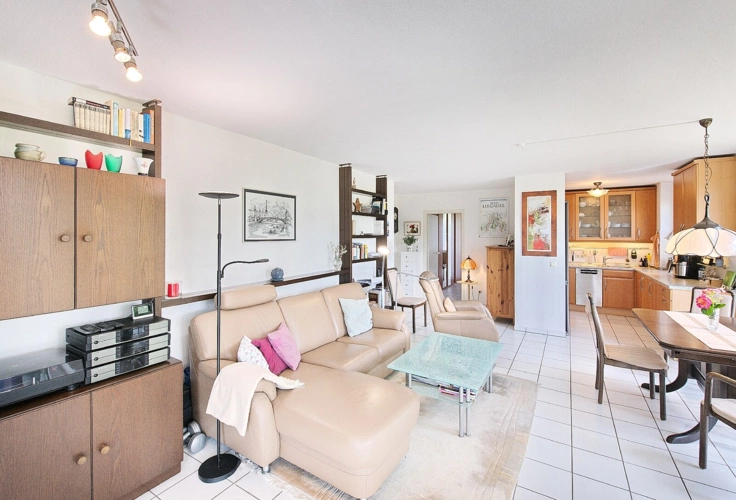 Wohnzimmer Blick zur Küche