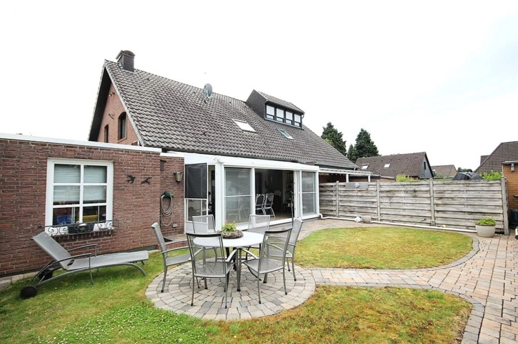 Rückansicht mit Garten