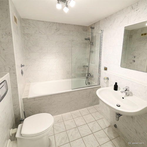 Bad mit Wanne und Duschabtrennung