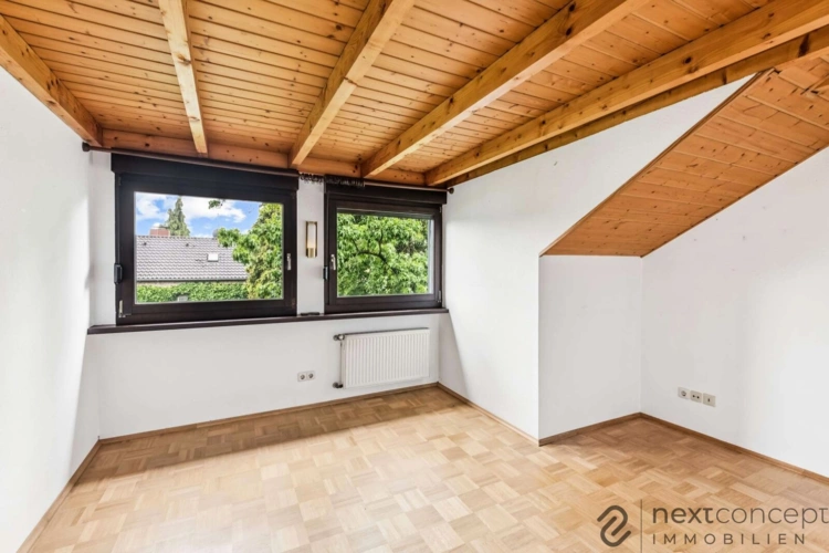 Schlafzimmer/Büro im Dachgeschoss