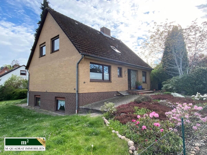 Haus straßenseitig mit Garten