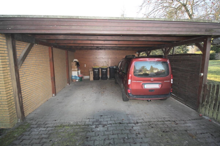 Zugehöriger Doppelcarport