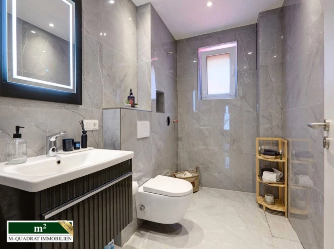 Gaeste WC mit Dusche