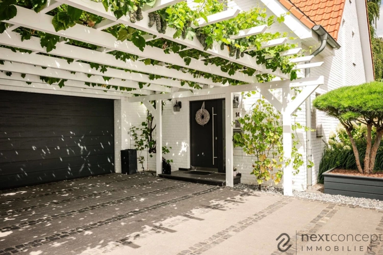 Doppelgarage (elektr.) + Carport