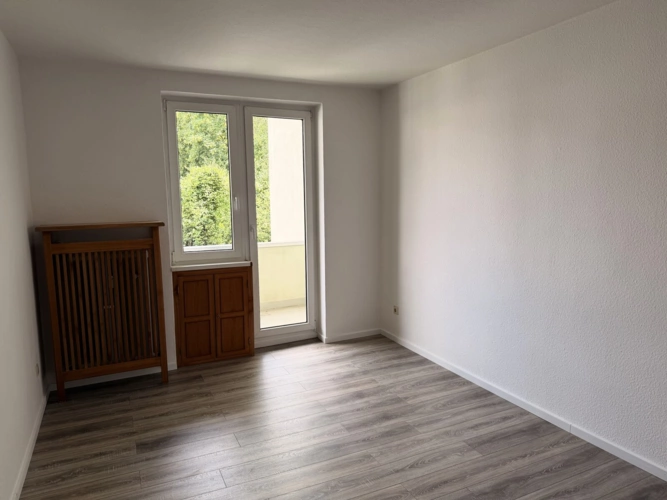 Wohnküche mit Blick zum Balkon
