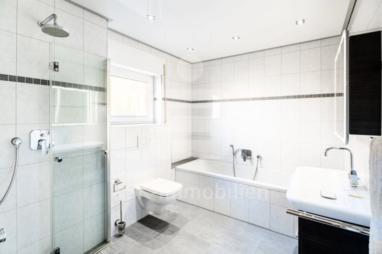 117798 Badezimmer Erdgeschoss