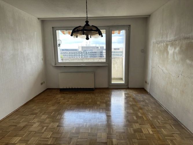 Das Wohnzimmer mit Balkon