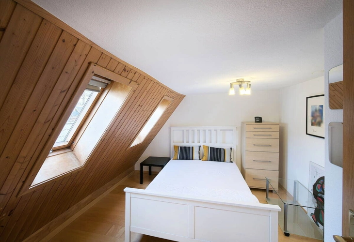 Schlafzimmer DG