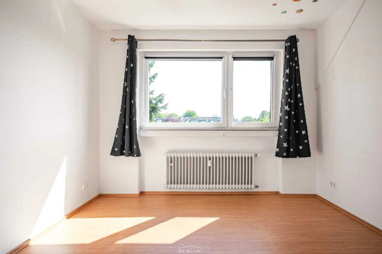 Erstes Schlafzimmer