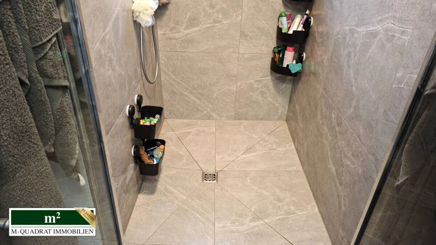 große barrierefreie Dusche