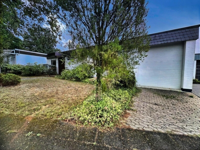 Garage und Stellplatz