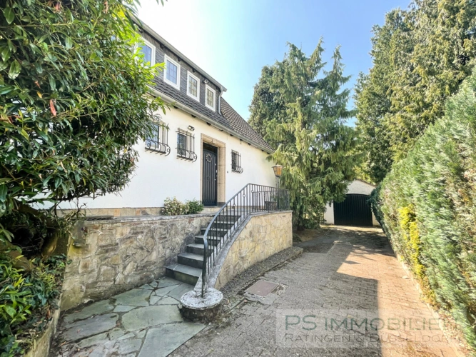 Zugang zum Haus & Garage