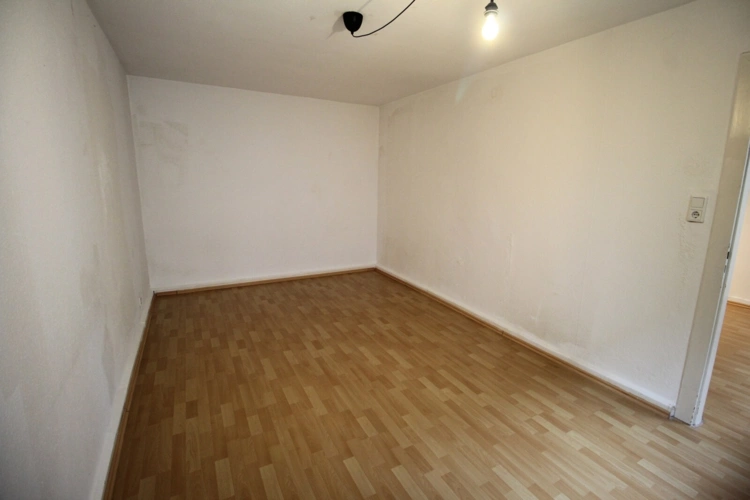 Wohn-:Schlafzimmer.ebenso